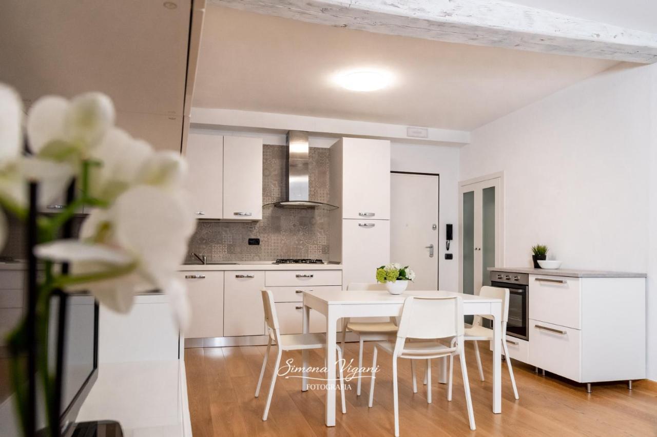 Feel At Home - Nel Cuore Di Lovere Bagian luar foto